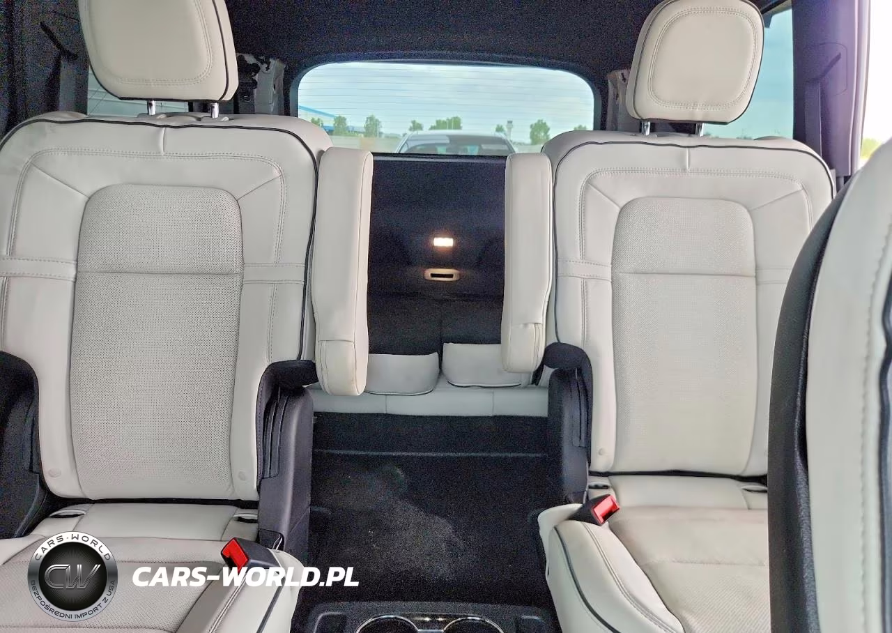 2025 Lincoln Aviator Black Label VIN:5LM5J9XC7SGL28932 - 10