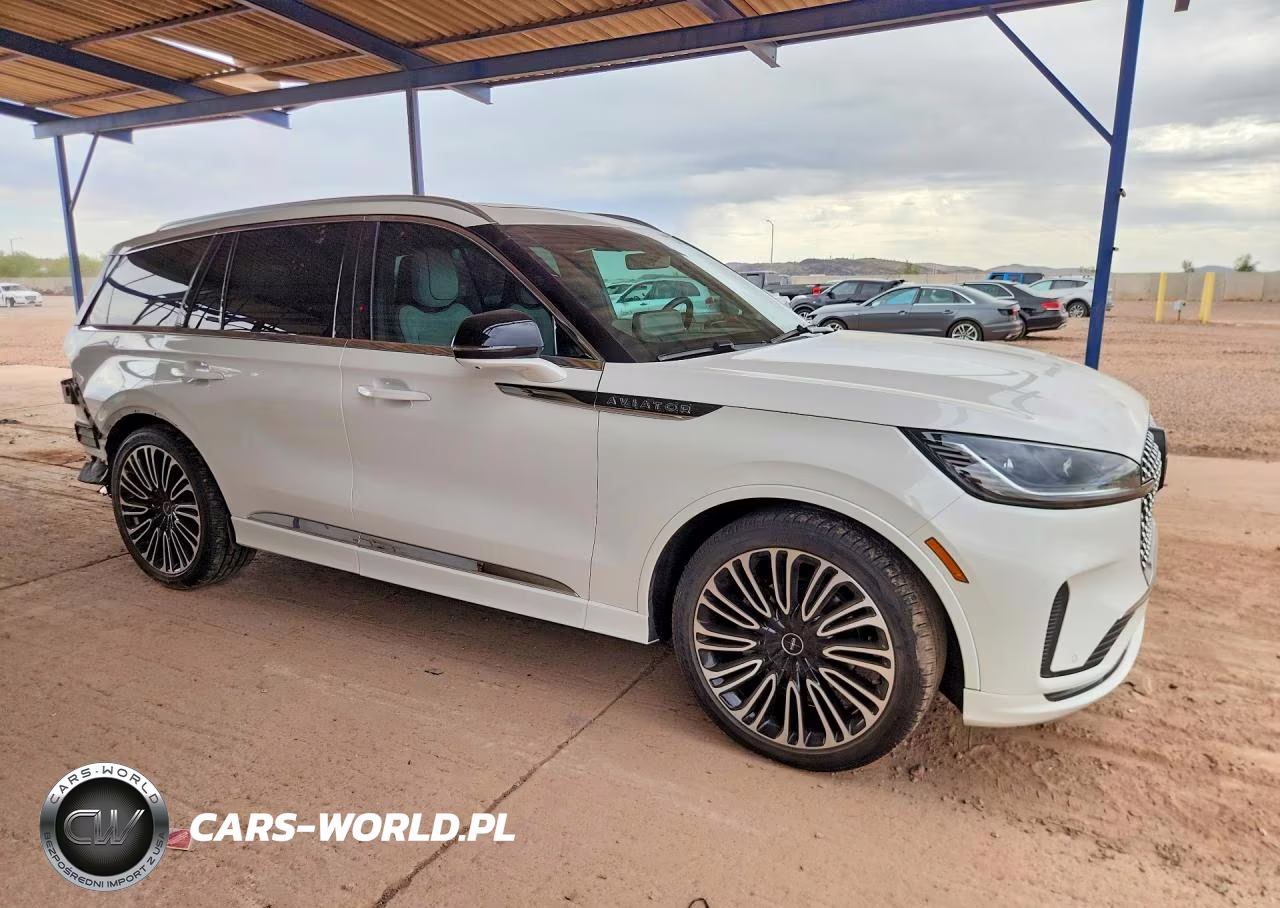 2025 Lincoln Aviator Black Label VIN:5LM5J9XC7SGL28932 - 4