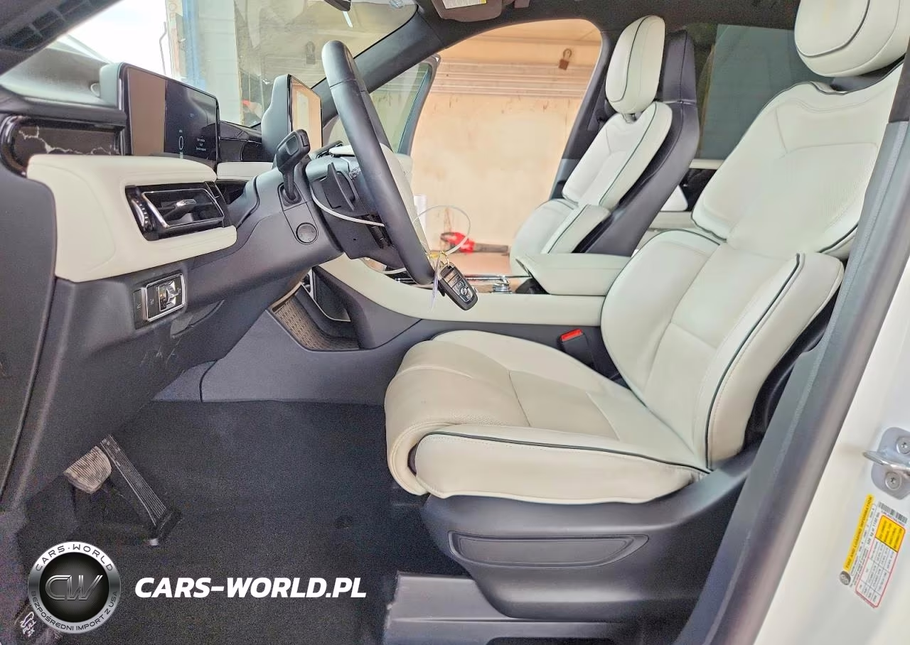 2025 Lincoln Aviator Black Label VIN:5LM5J9XC7SGL28932 - 7