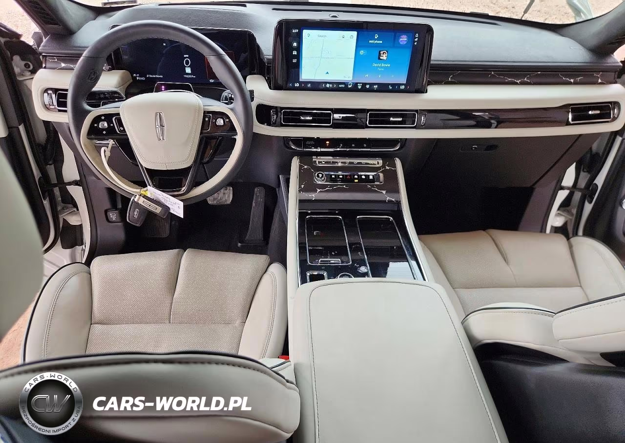 2025 Lincoln Aviator Black Label VIN:5LM5J9XC7SGL28932 - 8