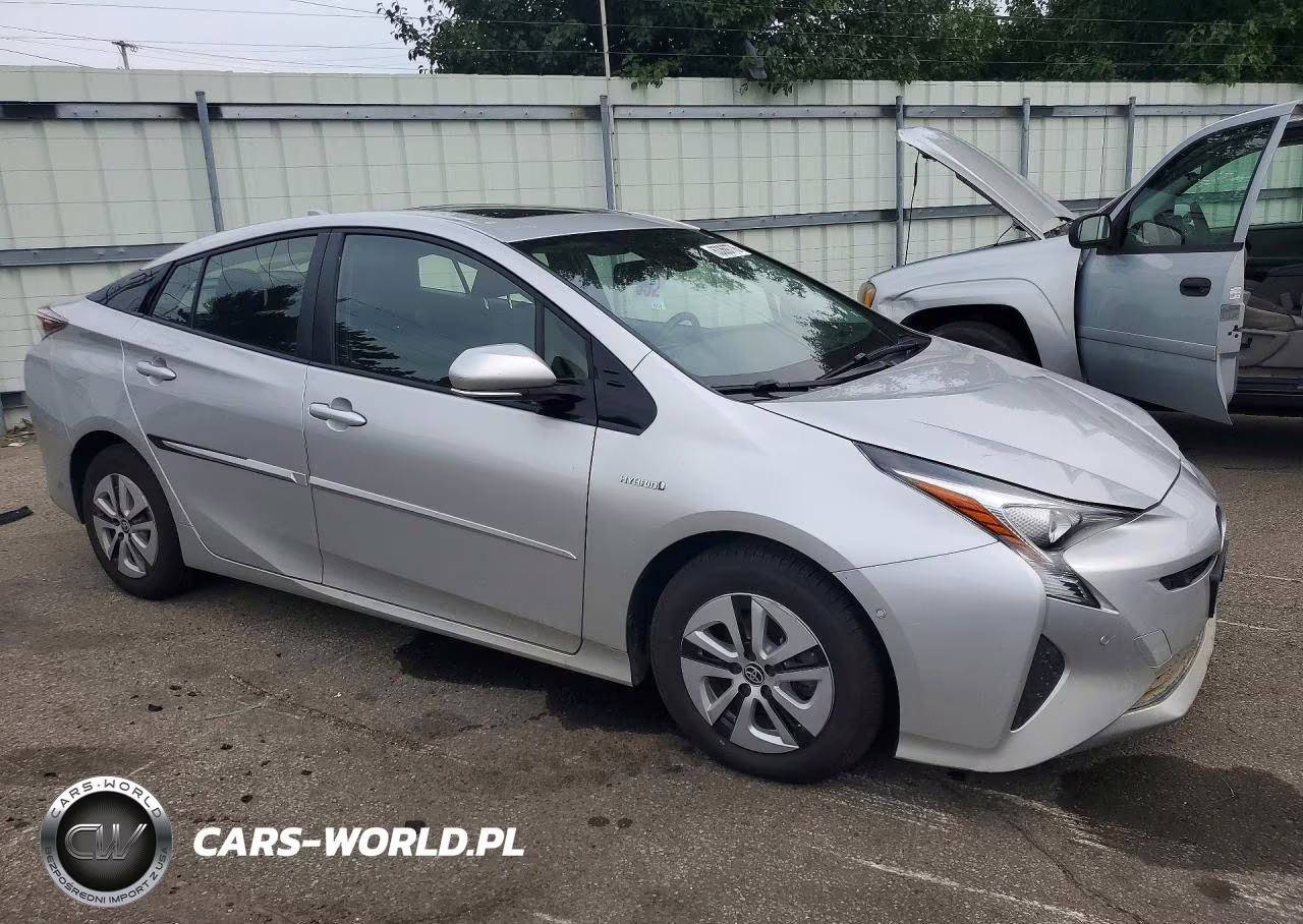 2018 Toyota Prius Four VIN:JTDKARFU1J3545032 - 4