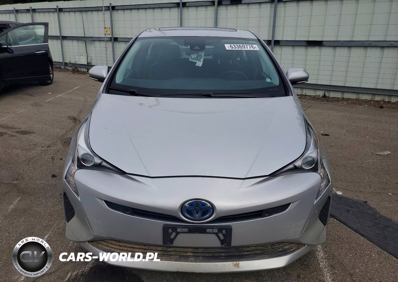 2018 Toyota Prius Four VIN:JTDKARFU1J3545032 - 5