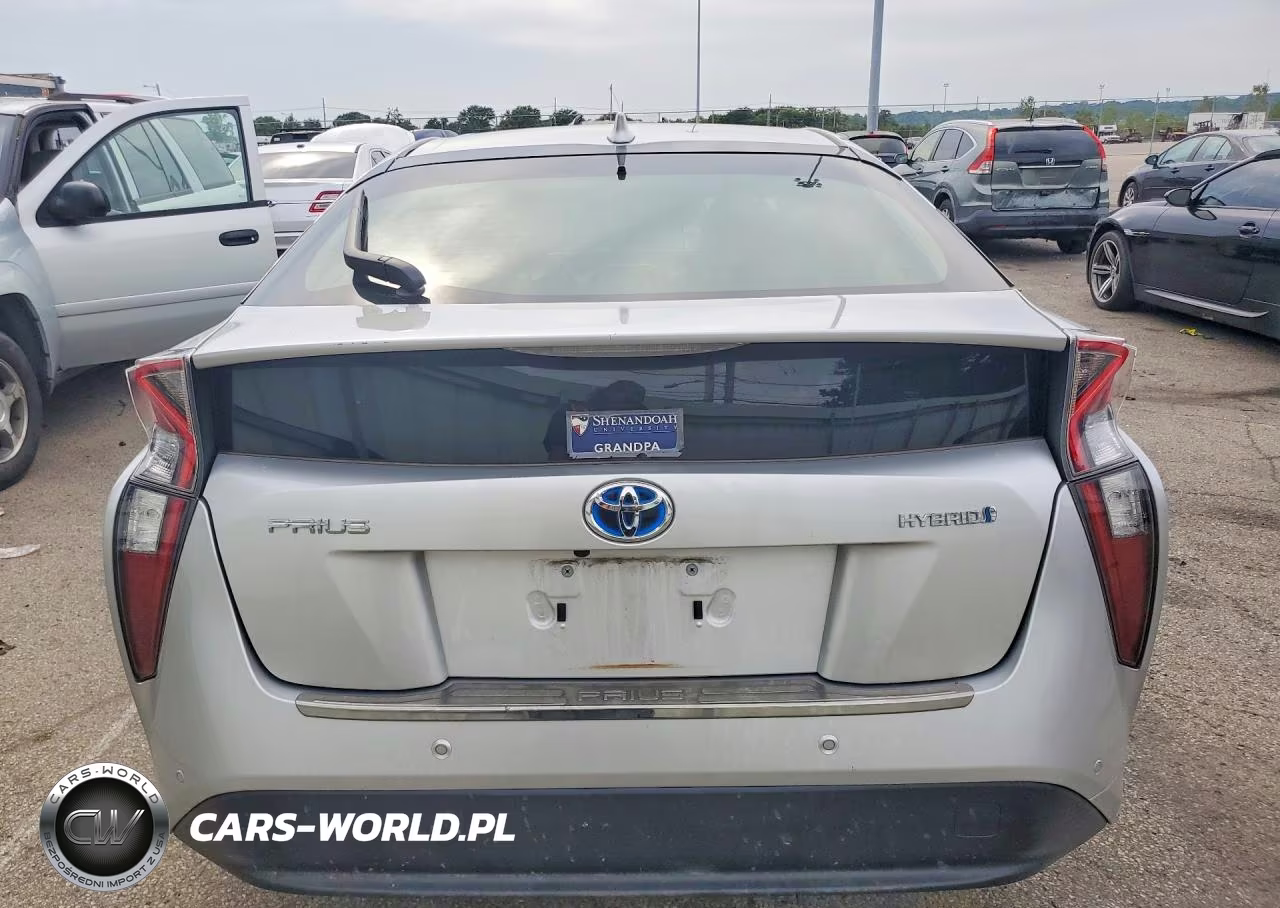 2018 Toyota Prius Four VIN:JTDKARFU1J3545032 - 6