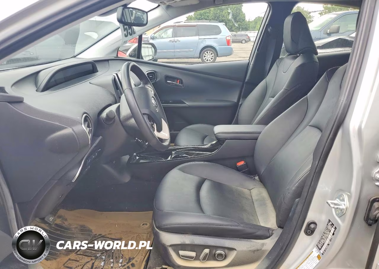 2018 Toyota Prius Four VIN:JTDKARFU1J3545032 - 7
