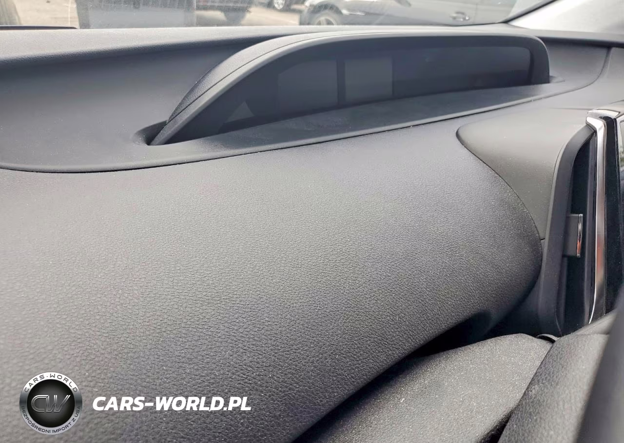 2018 Toyota Prius Four VIN:JTDKARFU1J3545032 - 9