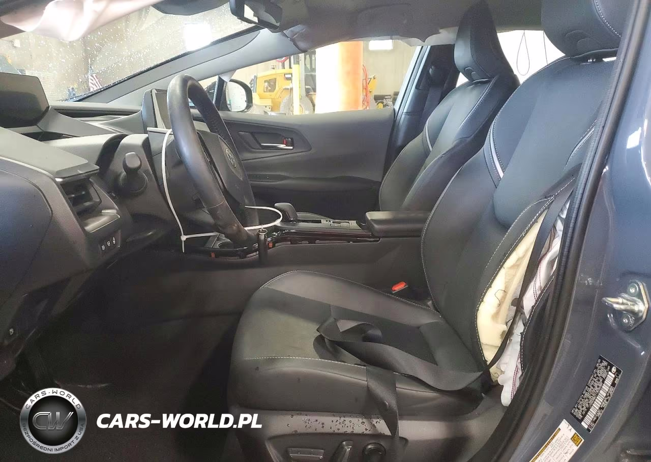 2026 Toyota Prius Xle VIN:JTDADABU1T3032389 - 7