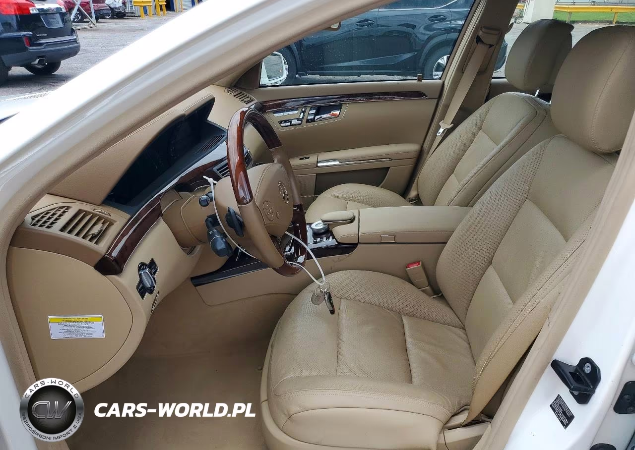 2010 Mercedes-Benz S 550 VIN:WDDNG7BB2AA328711 - 7