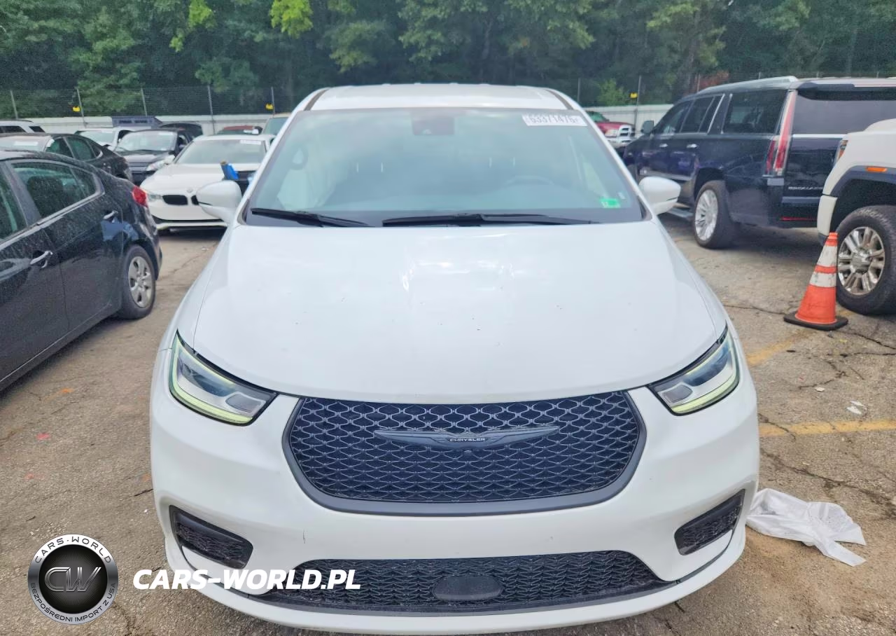 2022 Chrysler Pacifica Hybrid Touring L VIN:2C4RC1L73NR227659 - 5