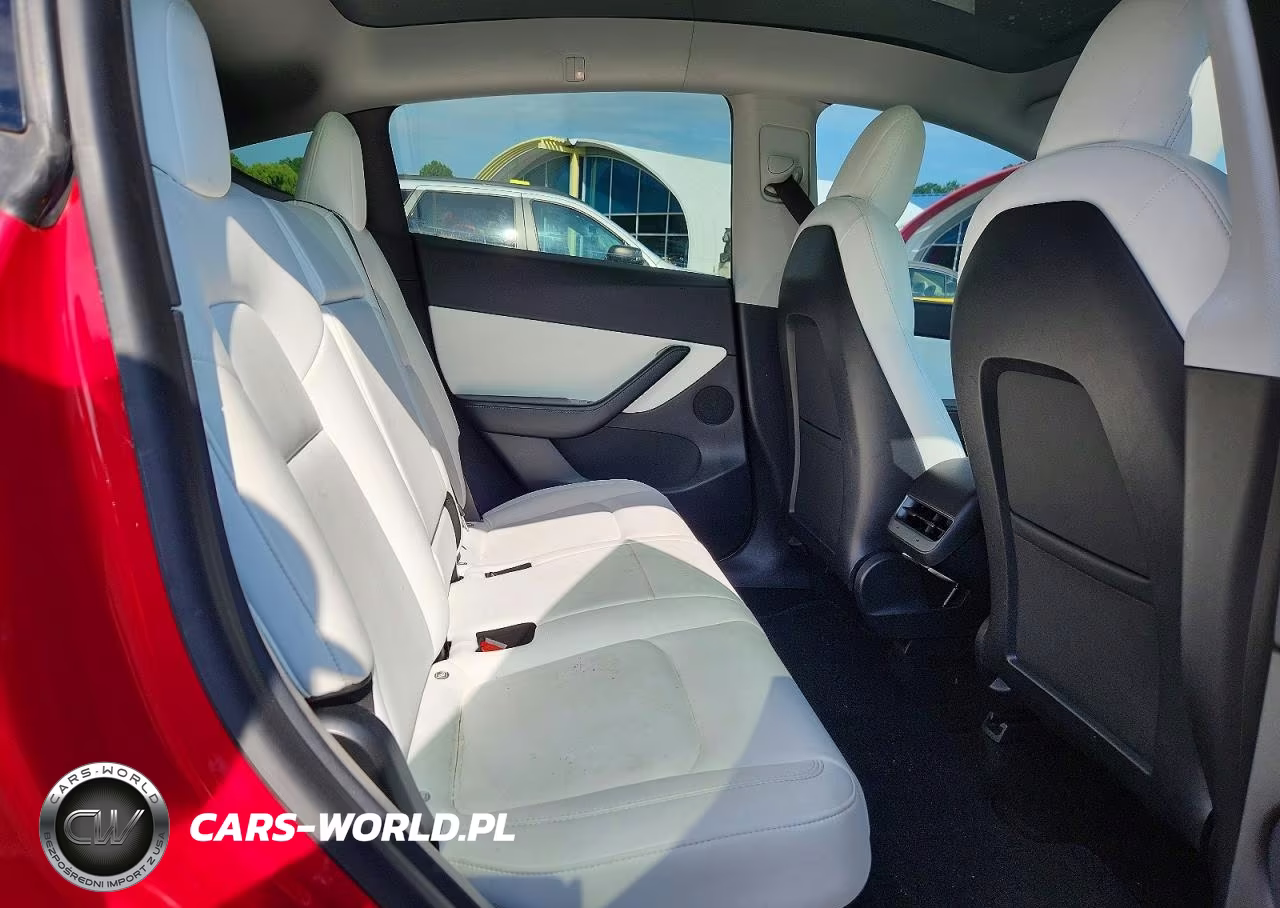 2020 Tesla Model Y VIN:5YJYGDEE7LF059790 - 10