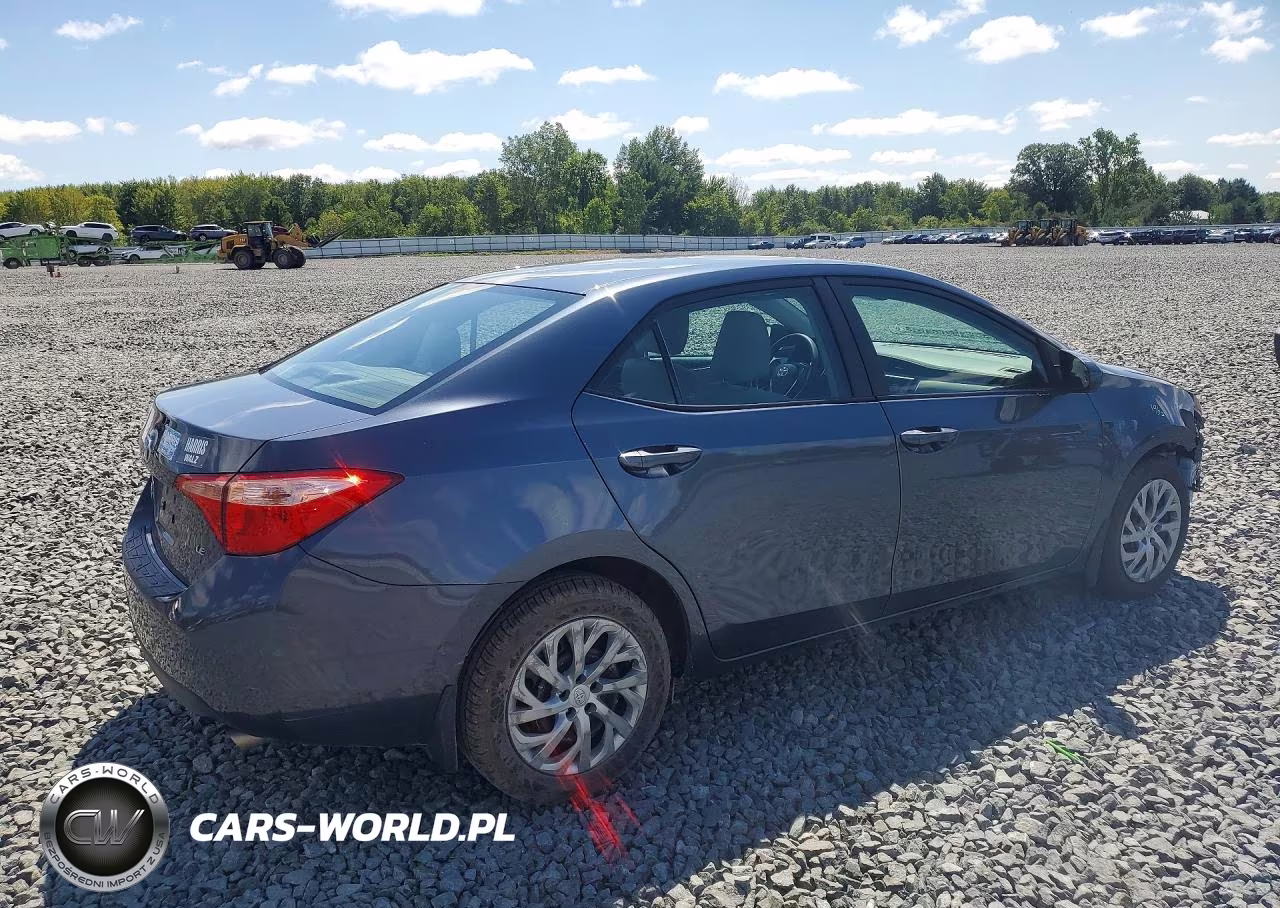 2018 Toyota Corolla Le VIN:2T1BURHE2JC082189 - 3