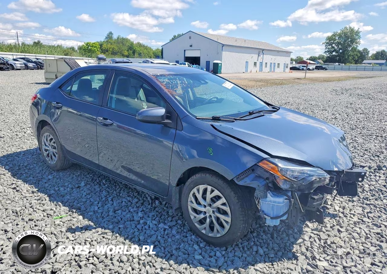 2018 Toyota Corolla Le VIN:2T1BURHE2JC082189 - 4