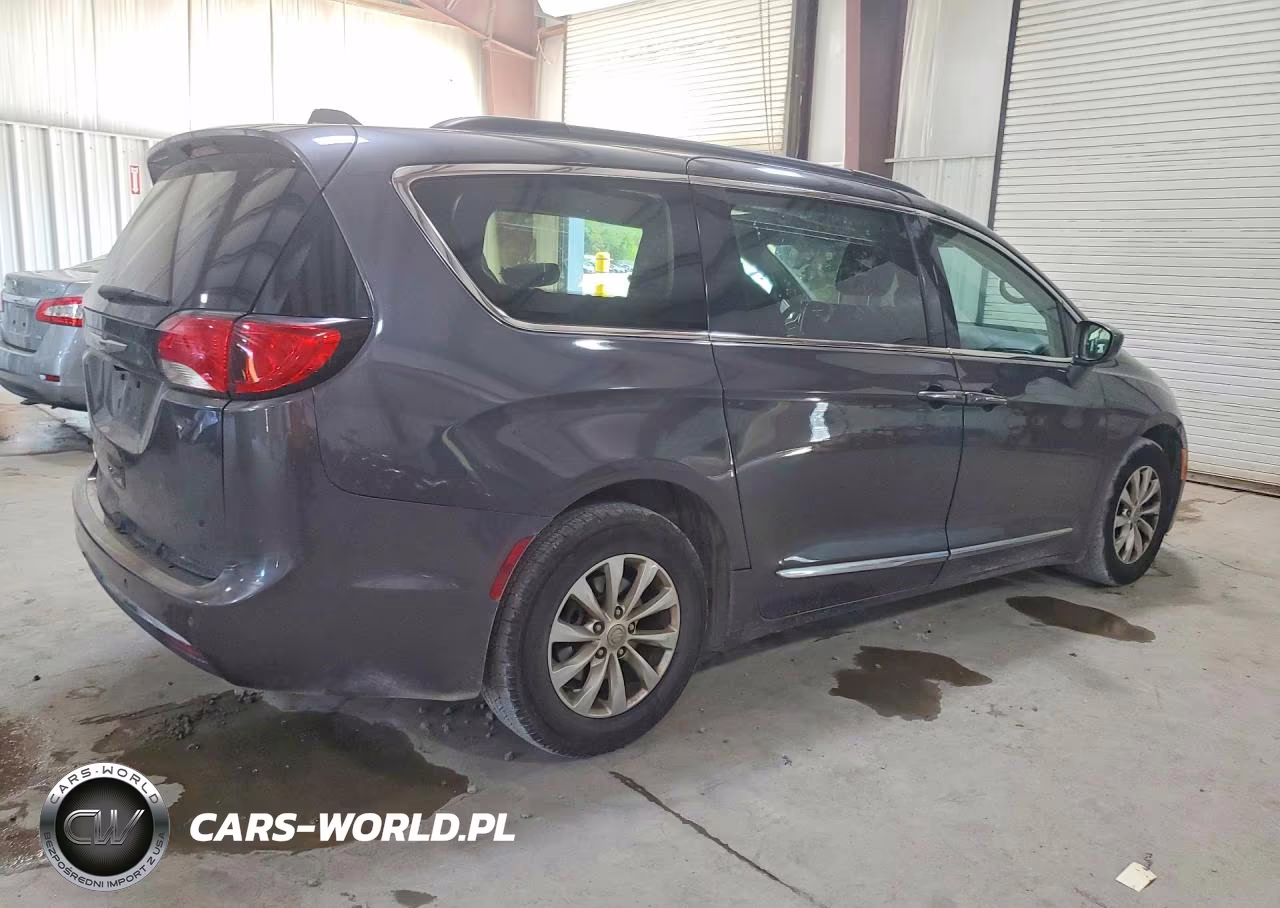 2017 Chrysler Pacifica VIN:2C4RC1BG8HR821279 - 3