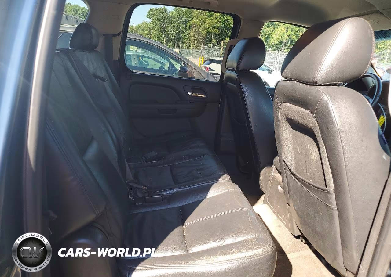 2010 Chevrolet Suburban K1500 Ls VIN:1GNUKHE31AR212312 - 11