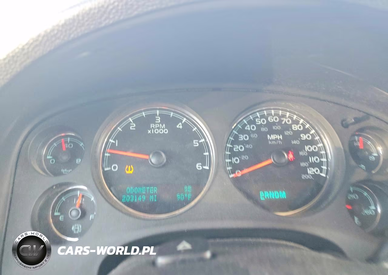 2010 Chevrolet Suburban K1500 Ls VIN:1GNUKHE31AR212312 - 9