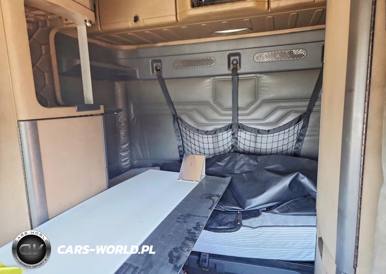 2015 Freightliner Cascadia Semi Truck VIN:3AKJGLD53FSGR0471 - 10