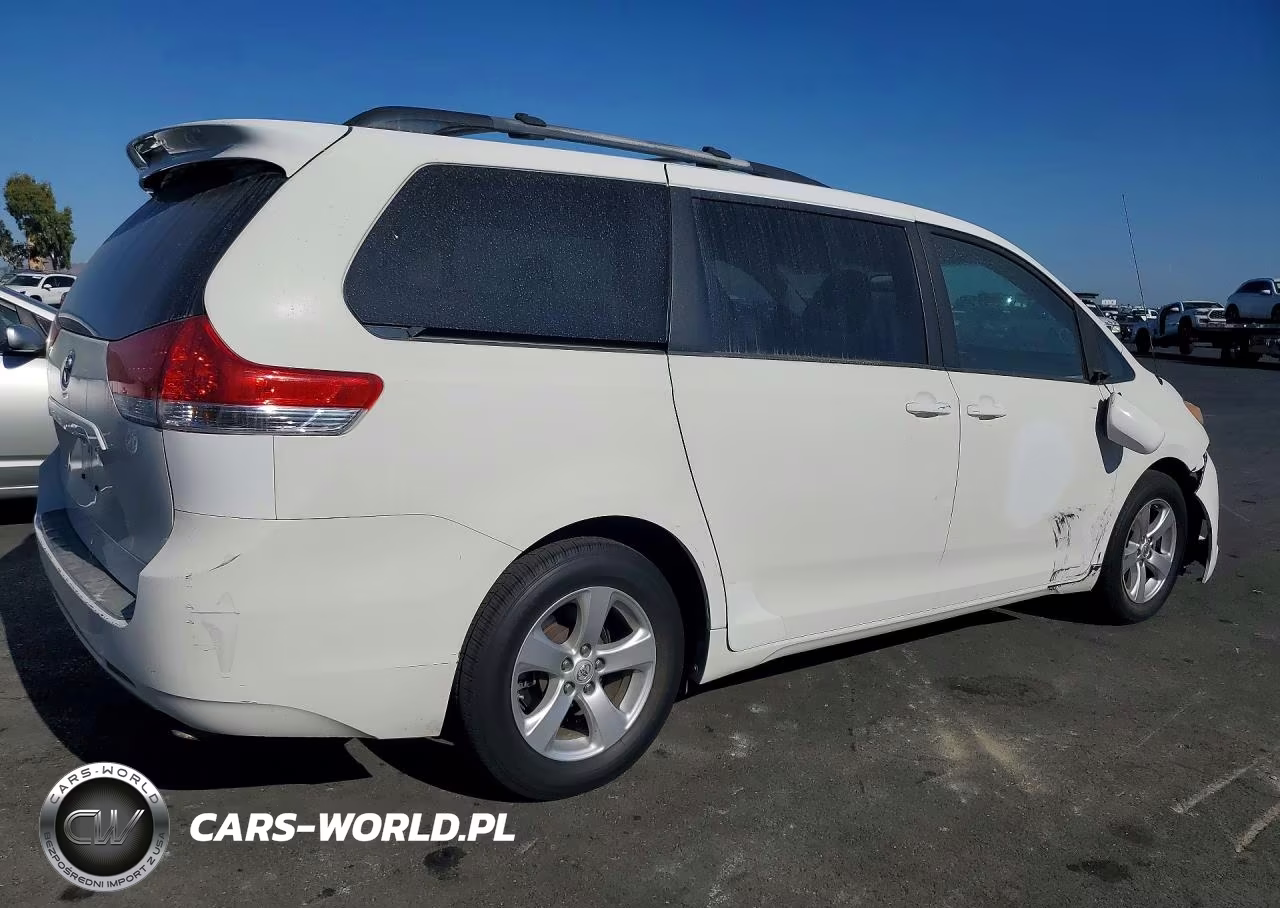 2011 Toyota Sienna Le VIN:5TDKK3DC0BS175695 - 3