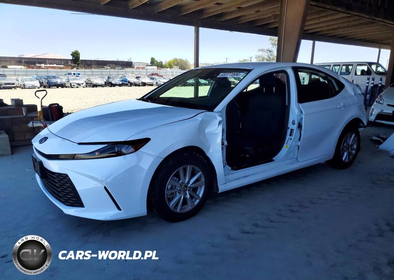 2025 Toyota Camry Le – zdjęcie 1 z 13