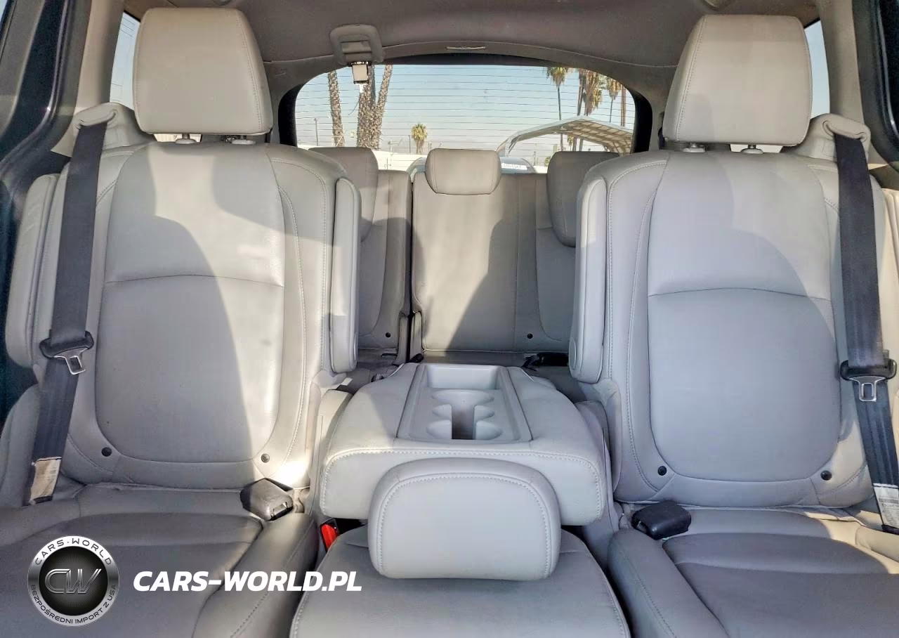 2018 Honda Odyssey Elite VIN:5FNRL6H95JB071931 - 10