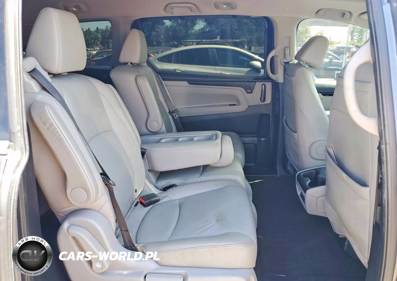 2018 Honda Odyssey Elite VIN:5FNRL6H95JB071931 - 11