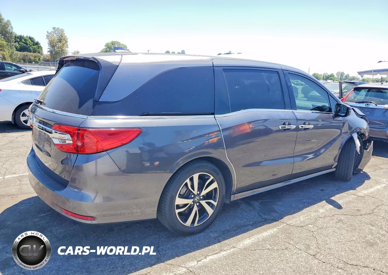 2018 Honda Odyssey Elite VIN:5FNRL6H95JB071931 - 3
