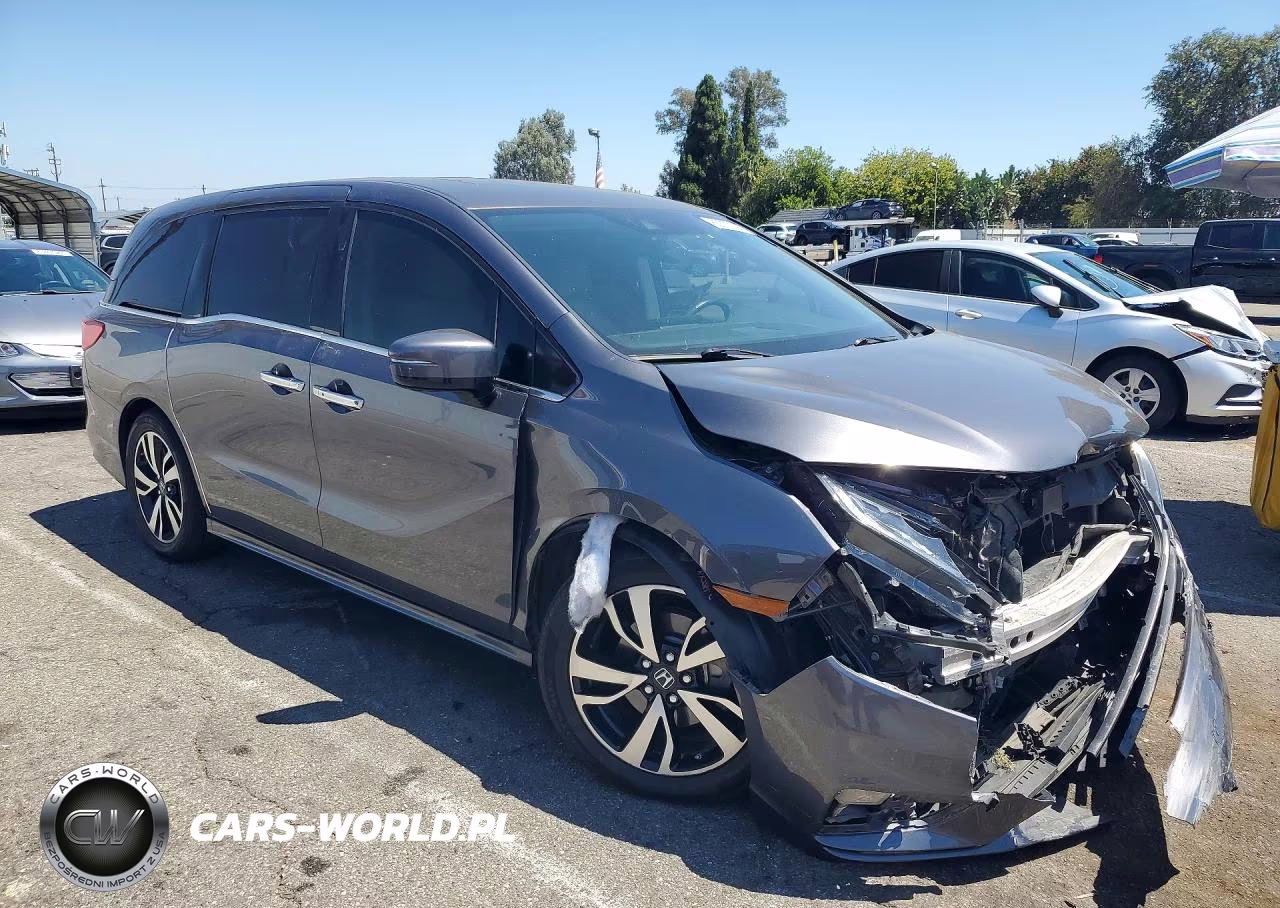 2018 Honda Odyssey Elite VIN:5FNRL6H95JB071931 - 4