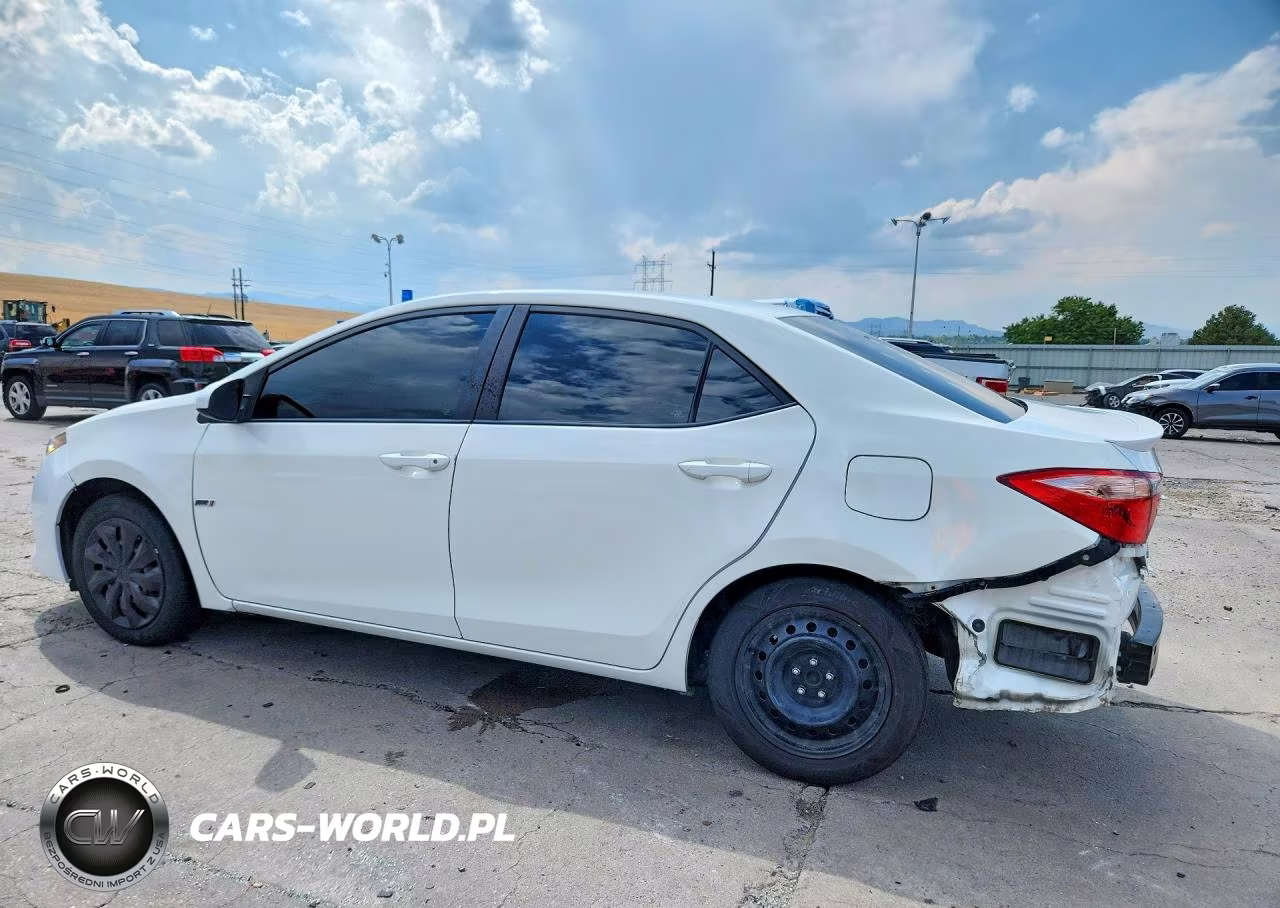 2018 Toyota Corolla Le VIN:5YFBURHEXJP816626 - 2