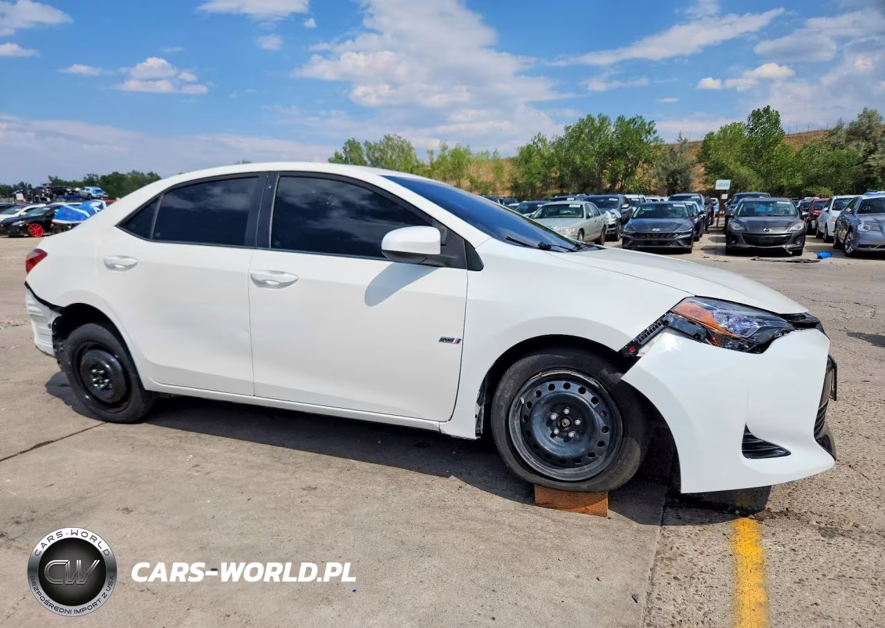 2018 Toyota Corolla Le VIN:5YFBURHEXJP816626 - 4