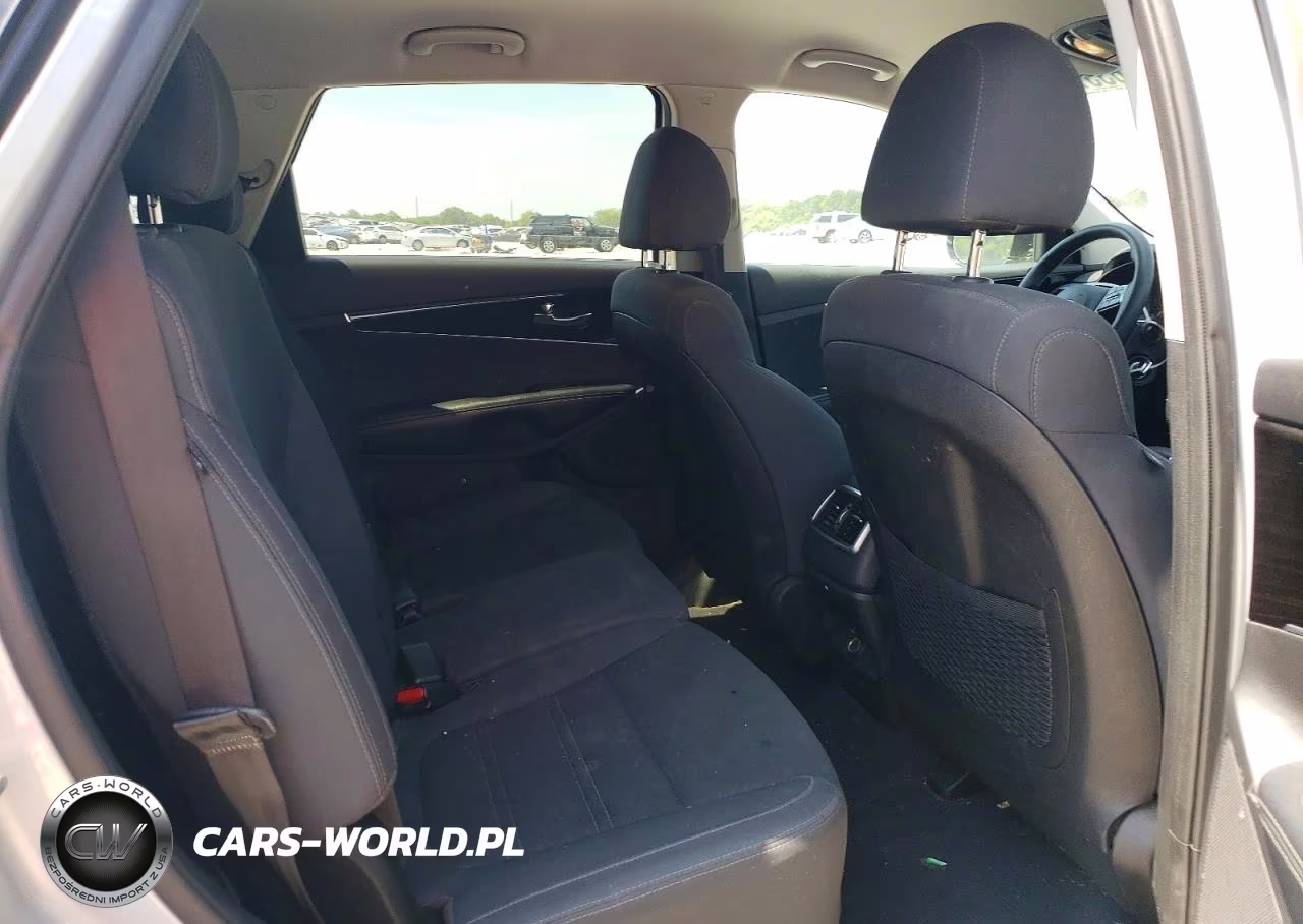 2019 Kia Sorento L VIN:5XYPG4A32KG582237 - 11