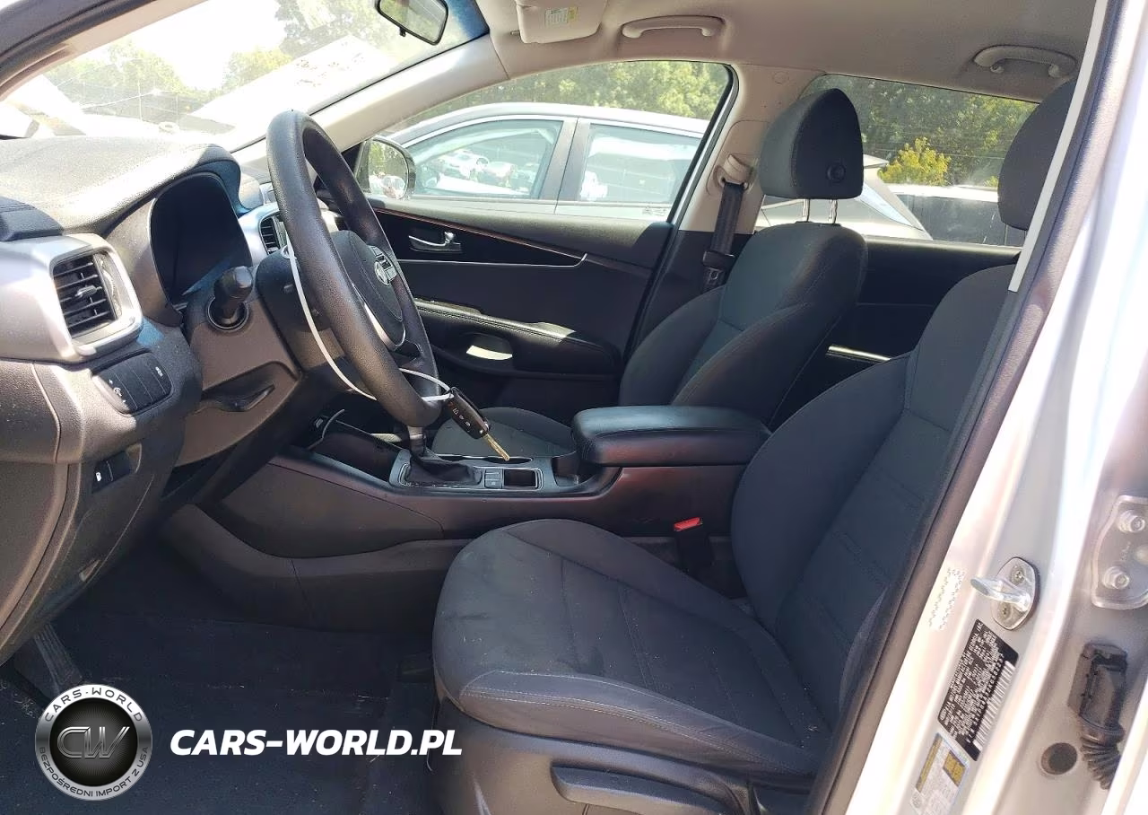 2019 Kia Sorento L VIN:5XYPG4A32KG582237 - 7