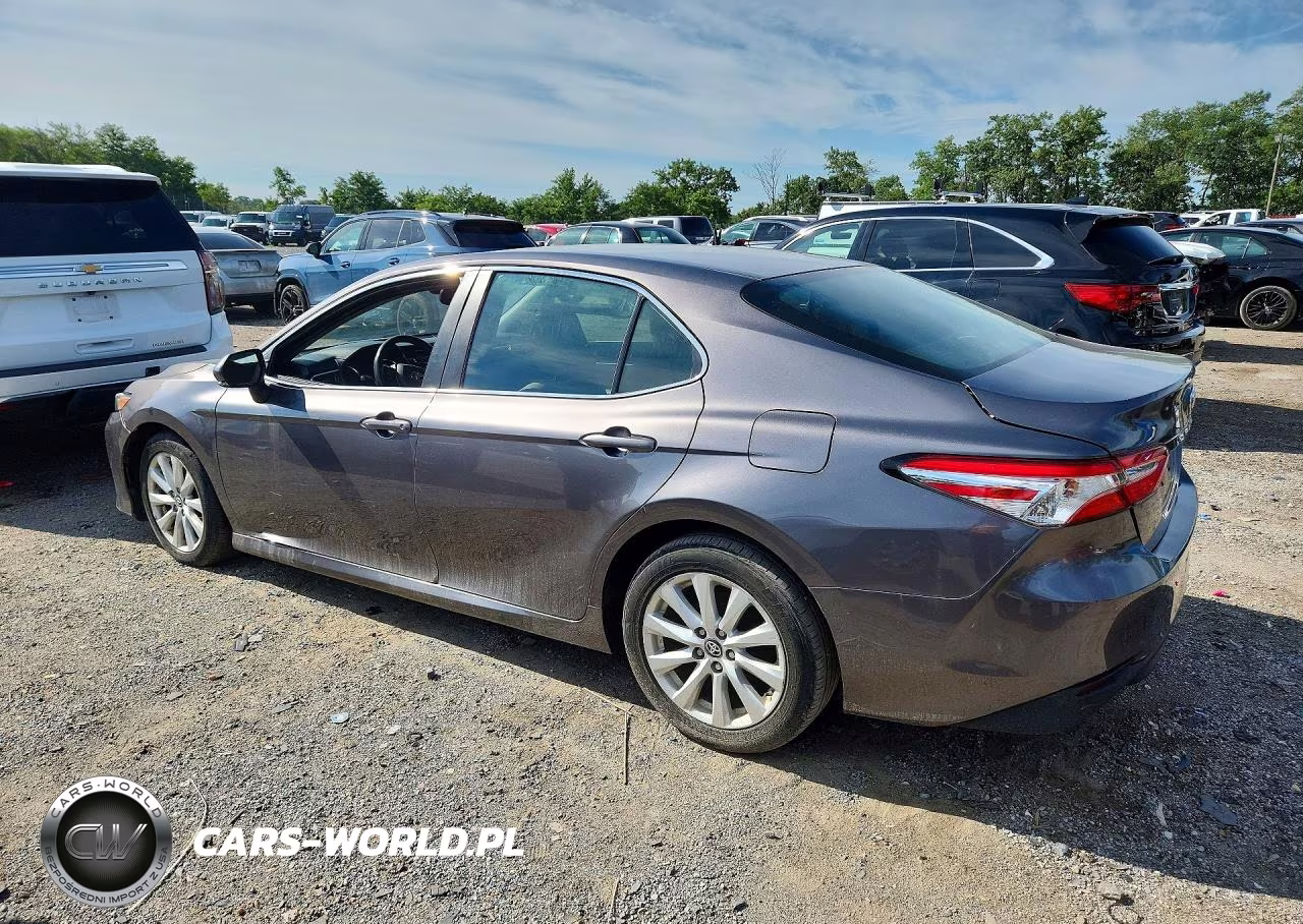 2018 Toyota Camry Le VIN:4T1B11HK0JU571141 - 2