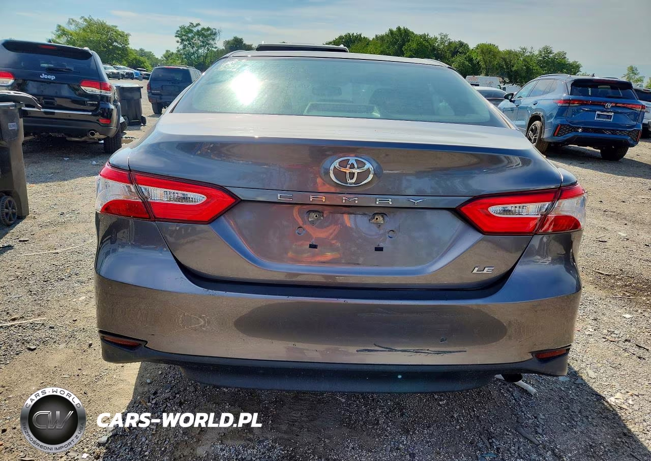 2018 Toyota Camry Le VIN:4T1B11HK0JU571141 - 6
