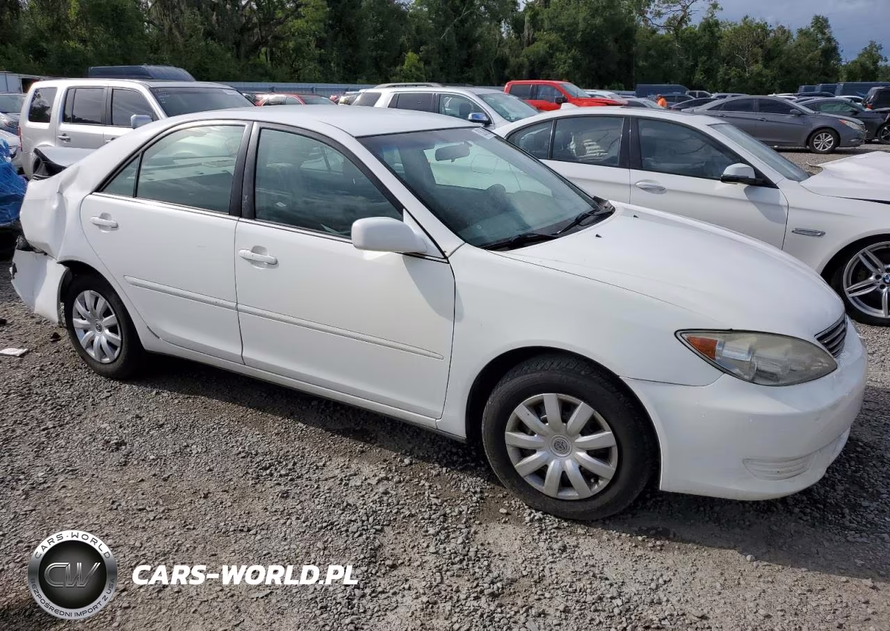 2005 Toyota Camry Le VIN:4T1BE30K25U594812 - 4