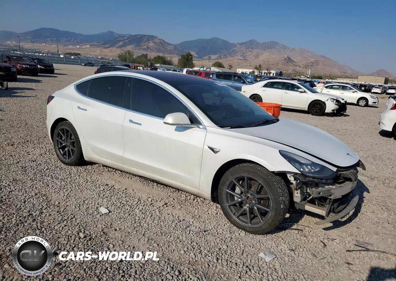 2018 Tesla Model 3 VIN:5YJ3E1EB1JF097968 - 4