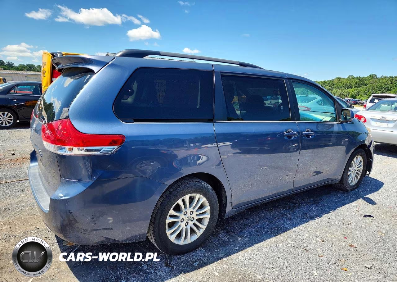 2013 Toyota Sienna Xle 8-Passenger VIN:5TDYK3DC1DS396204 - 3