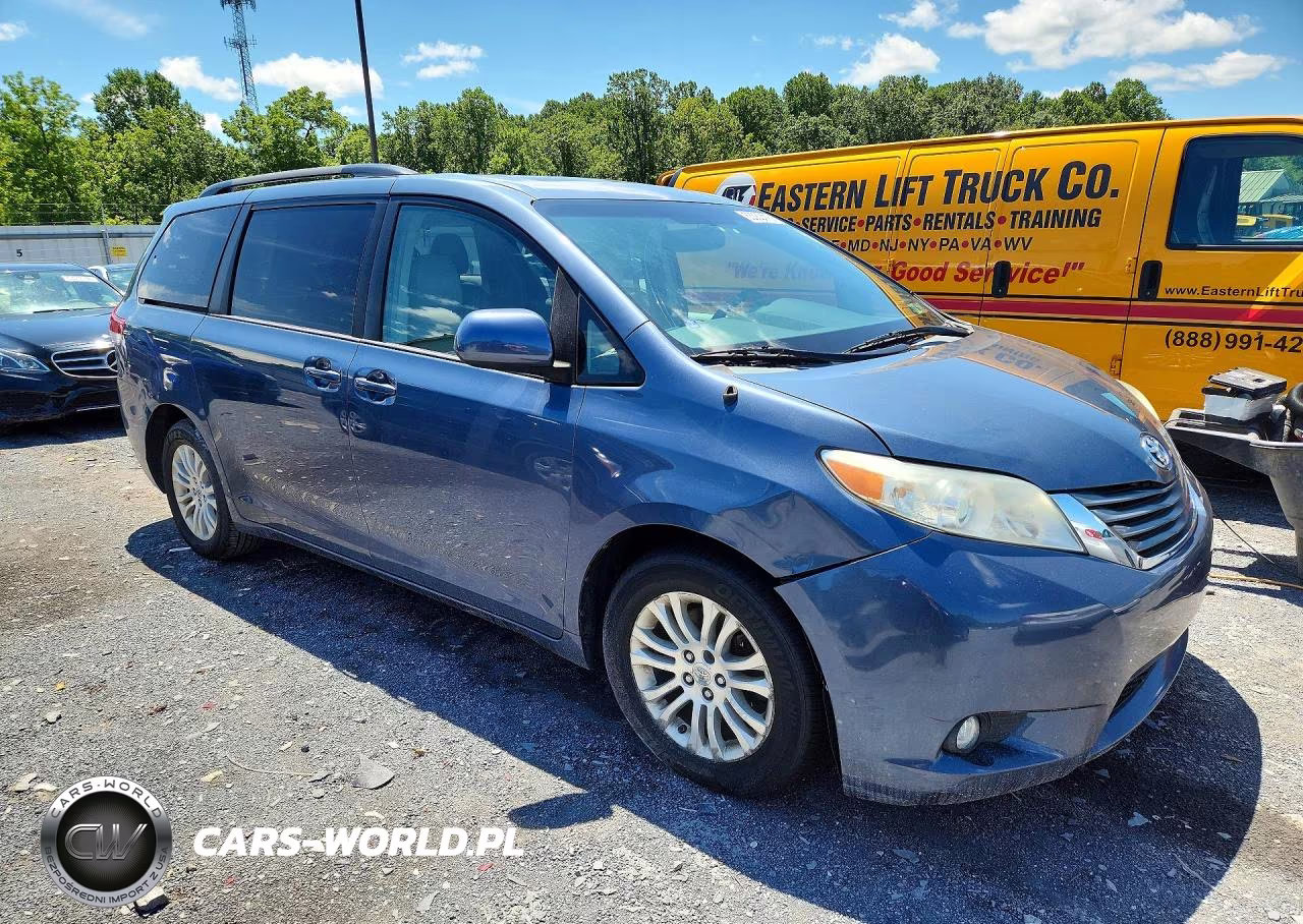 2013 Toyota Sienna Xle 8-Passenger VIN:5TDYK3DC1DS396204 - 4