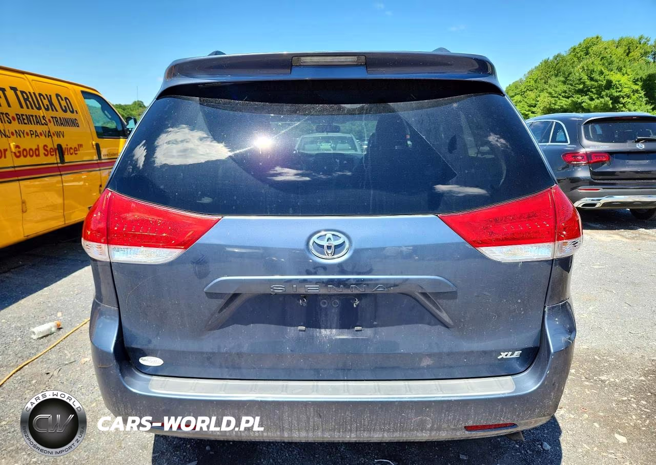 2013 Toyota Sienna Xle 8-Passenger VIN:5TDYK3DC1DS396204 - 6