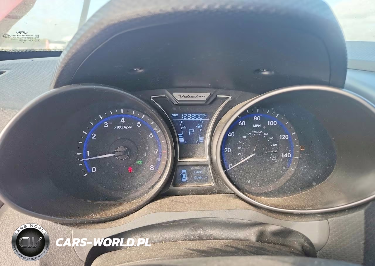 2015 Hyundai Veloster Turbo VIN:KMHTC6AE6FU240698 - 9