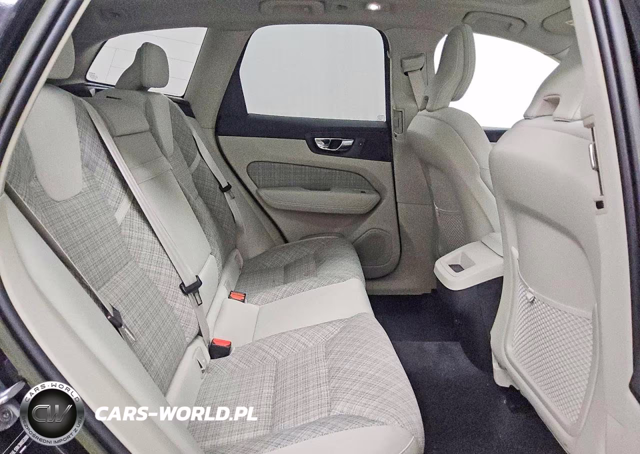 2022 Volvo Xc60 B5 Momentum VIN:YV4L12RK3N1052098 - 11