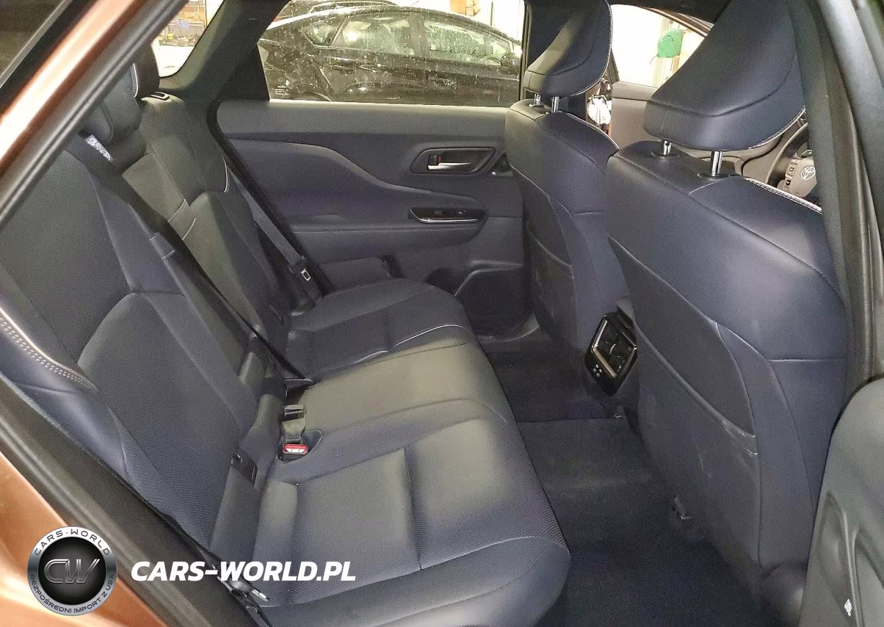 2025 Toyota Crown Signia Limited VIN:JTDACAAJ8S3029949 - 11