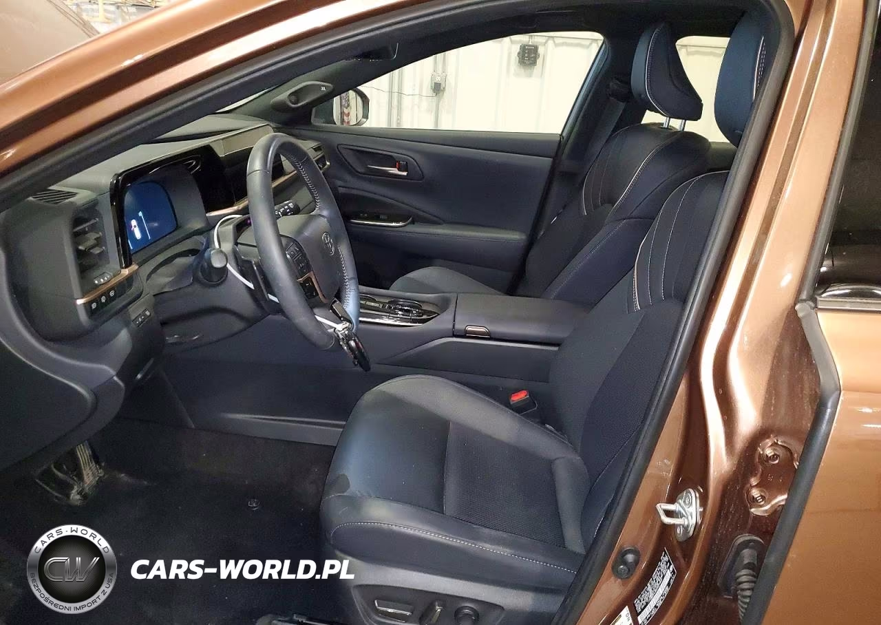 2025 Toyota Crown Signia Limited VIN:JTDACAAJ8S3029949 - 7