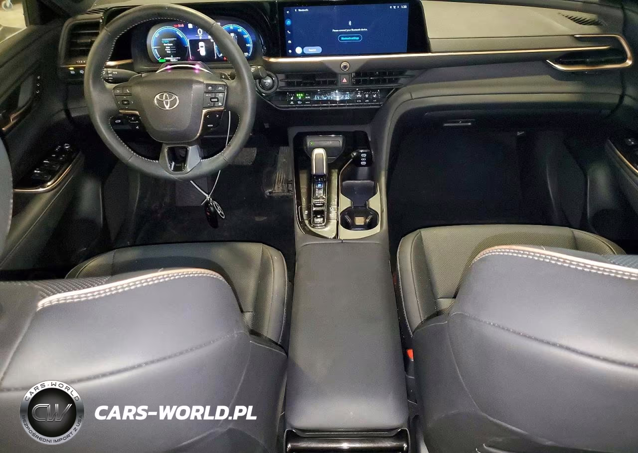 2025 Toyota Crown Signia Limited VIN:JTDACAAJ8S3029949 - 8