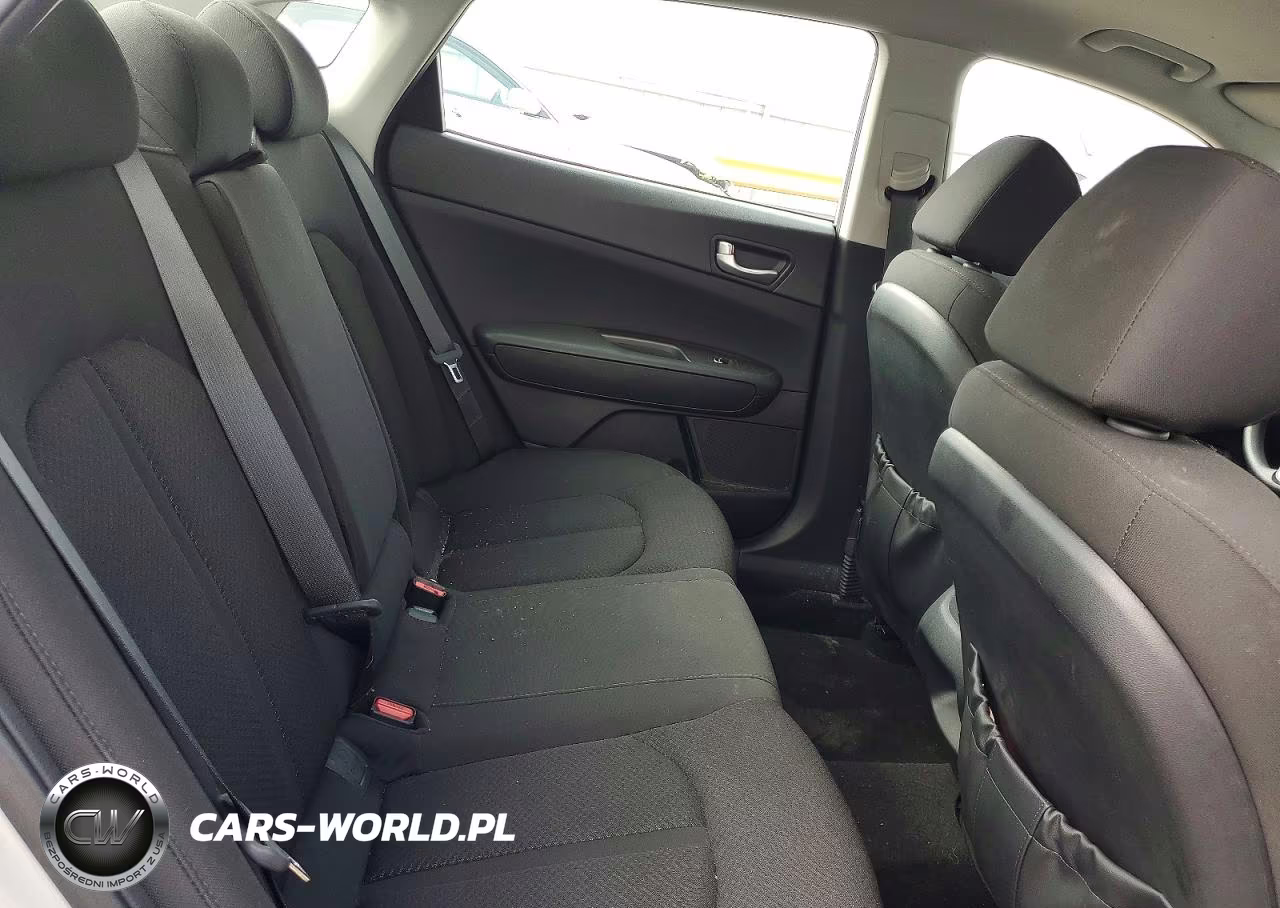2017 Kia Optima Lx VIN:5XXGT4L33HG150326 - 10