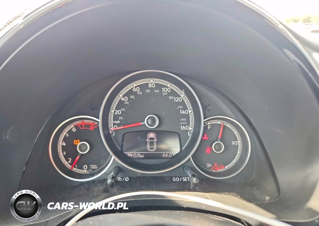 2019 Volkswagen Beetle S VIN:3VWFD7AT4KM710810 - 9