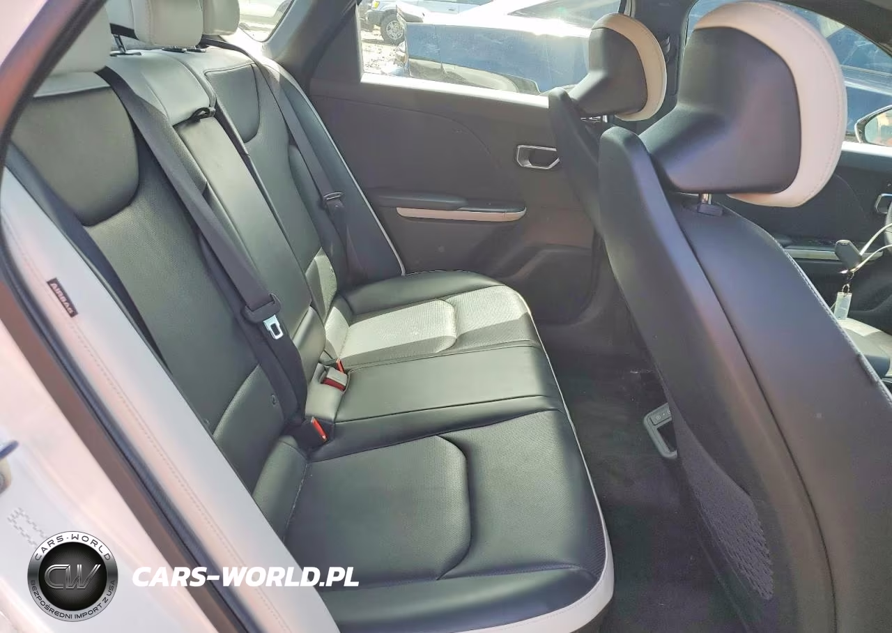 2025 Kia K4 Gt Line VIN:3KPFW4DEXSE038254 - 10
