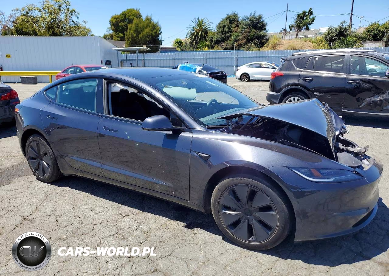 2025 Tesla Model 3 VIN:5YJ3E1EB9SF964566 - 4