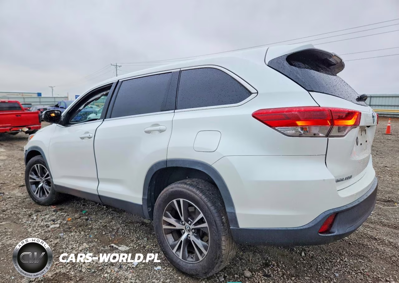 2019 Toyota Highlander Le VIN:5TDZARFH1KS057362 - 2