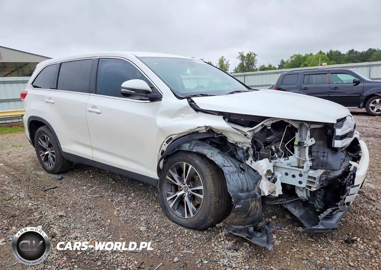 2019 Toyota Highlander Le VIN:5TDZARFH1KS057362 - 4