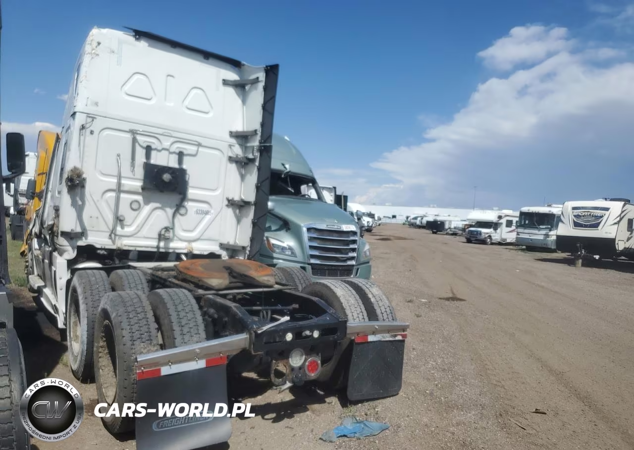 2019 Freightliner Cascadia 126 Semi Truck VIN:3AKJHHDR2KSKG5159 - 3