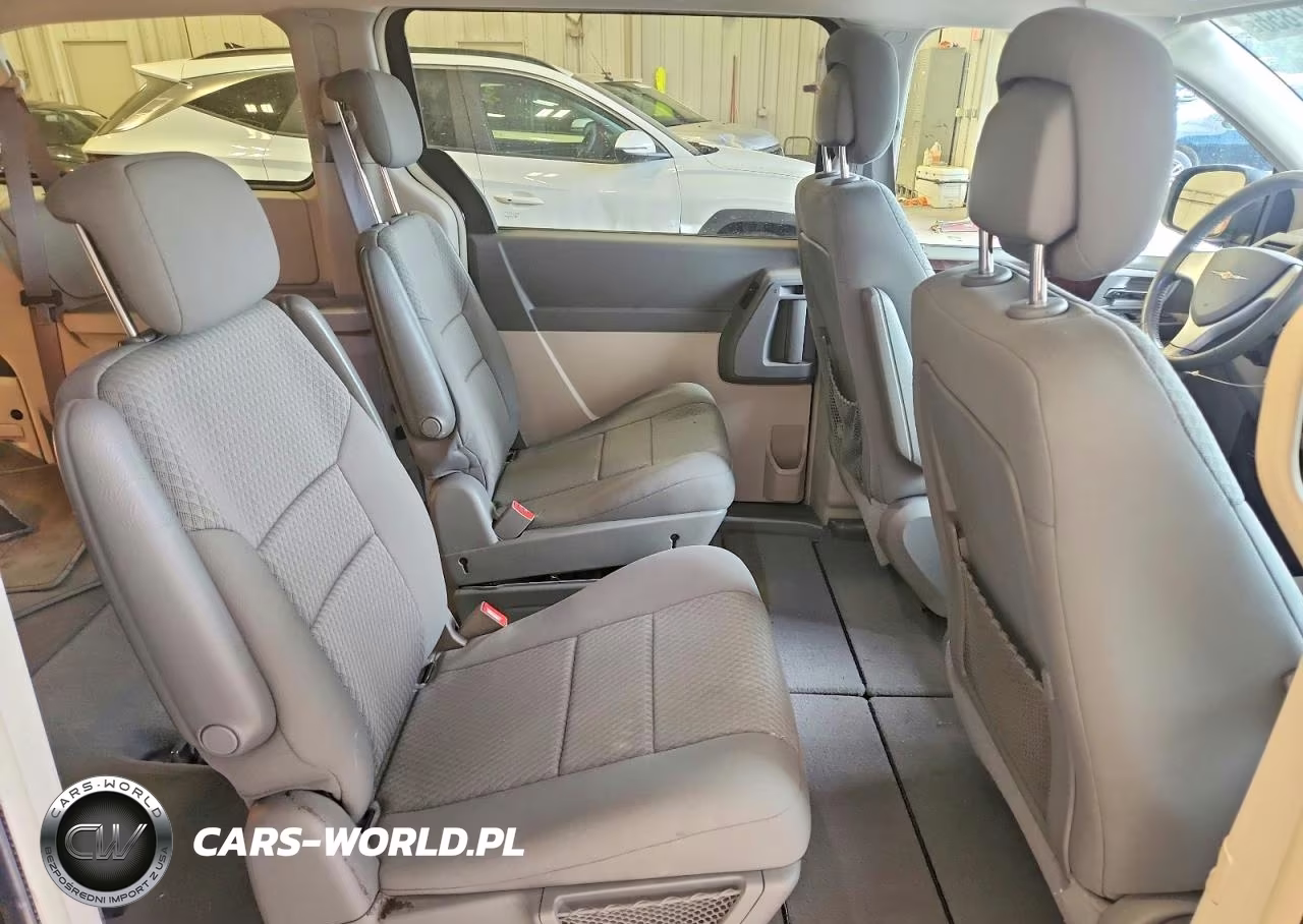 2010 Chrysler Town & Country Touring VIN:2A4RR5DX4AR359614 - 11