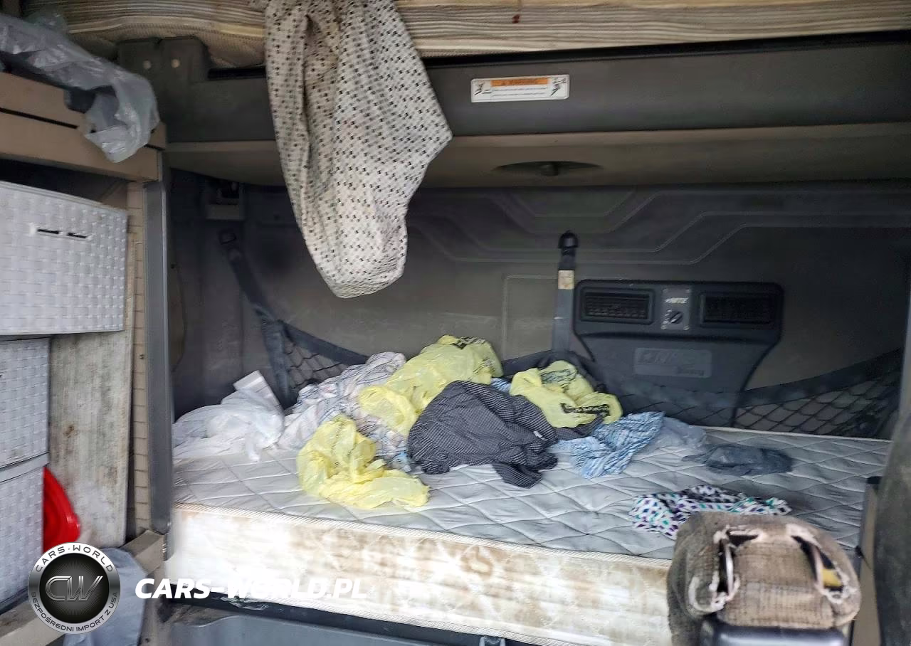 2009 Freightliner Cascadia 125 VIN:1FUJGLDR09LAE1984 - 10
